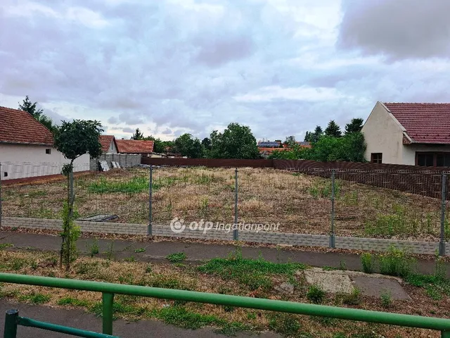 Eladó telek Békéscsaba, Belváros 1340 nm