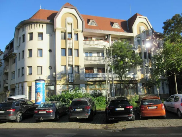 Kiadó kereskedelmi és ipari ingatlan Kecskemét 277 nm