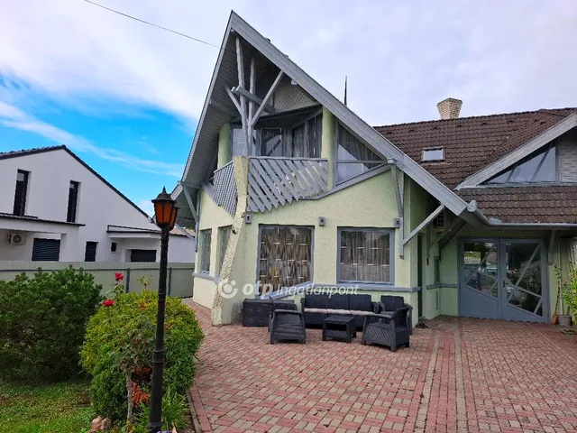 Eladó ház Békéscsaba, Nagyrét 228 nm