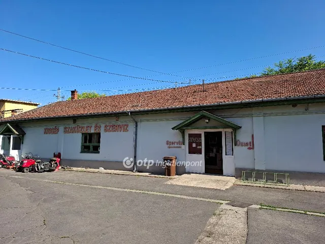 Eladó kereskedelmi és ipari ingatlan Békéscsaba 312 nm
