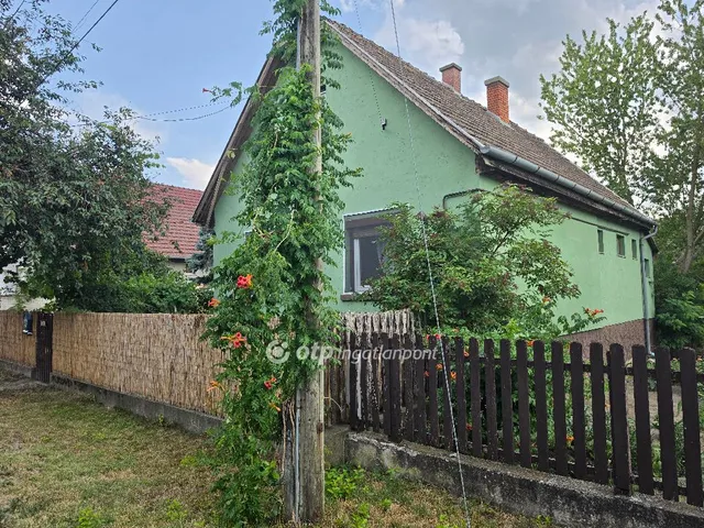 Eladó ház Ladánybene 81 nm