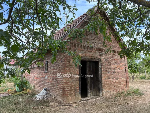 Eladó mezőgazdasági ingatlan Szigetvár 2495 nm