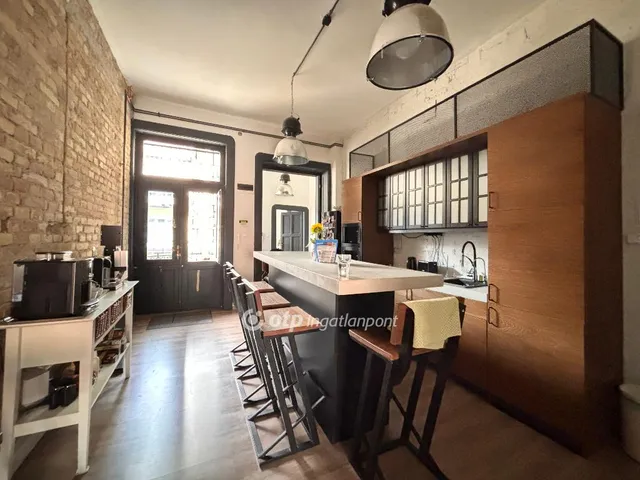 Eladó lakás Budapest VI. kerület, Nagykörúton belüli terület 182 nm