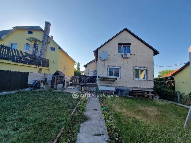 Eladó ház Pomáz, Vörösmarty-lakótelep 175 nm