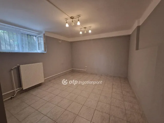 Eladó kereskedelmi és ipari ingatlan Budapest XIV. kerület, Herminamező 85 nm