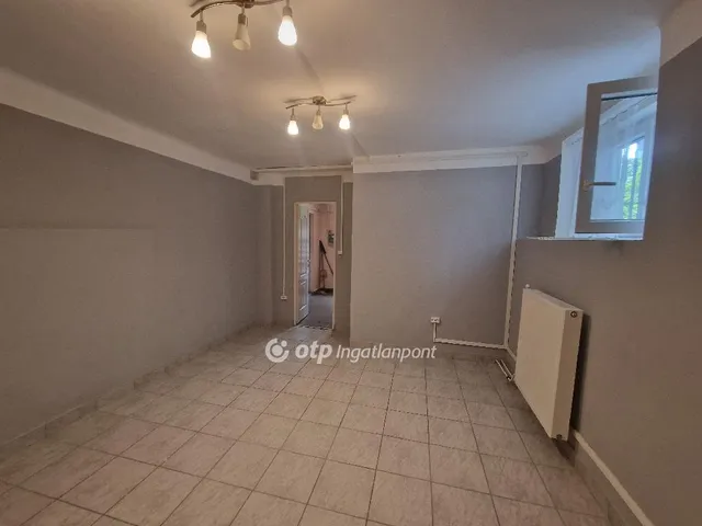 Eladó kereskedelmi és ipari ingatlan Budapest XIV. kerület, Herminamező 85 nm