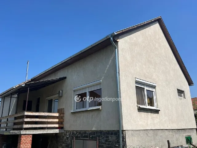 Eladó ház Sárosd 186 nm