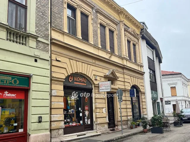 Eladó kereskedelmi és ipari ingatlan Székesfehérvár, Belváros 259 nm