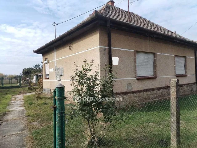 Eladó ház Alap 96 nm