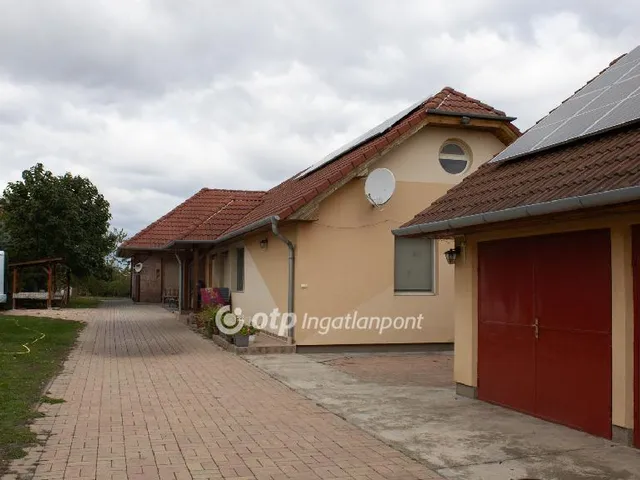 Eladó ház Szabadbattyán 226 nm