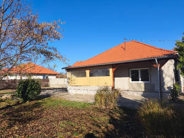 Eladó ház Besnyő 120 nm