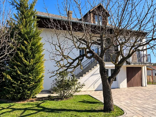 Eladó ház Vértesacsa 180 nm