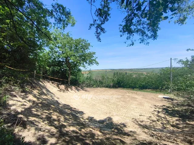Eladó telek Pázmánd 1714 nm