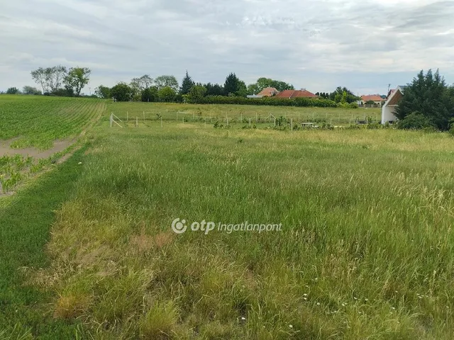 Eladó telek Balatonfőkajár 981 nm