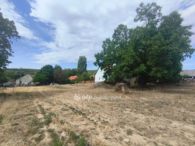 Eladó telek Nadap 800 nm