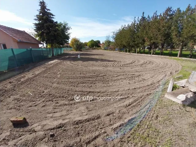 Eladó telek Jakabszállás 710 nm