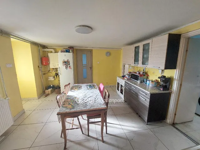 Eladó ház Dunavecse, Központ 200 nm