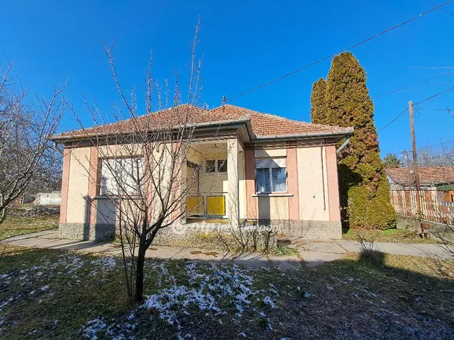 Eladó ház Homokmégy, Orvosi rendelő 90 nm