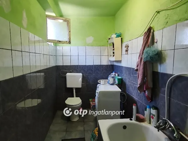 Eladó ház Kalocsa, Fő út 76 nm