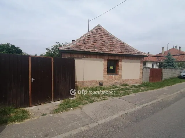 Eladó ház Császártöltés 80 nm