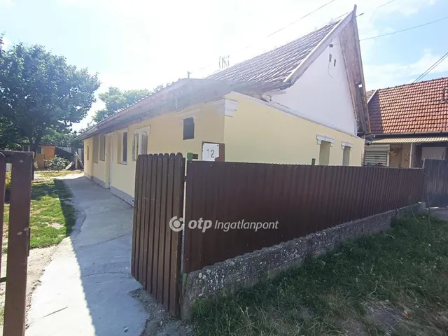 Eladó ház Szentmártonkáta, Csendes 65 nm