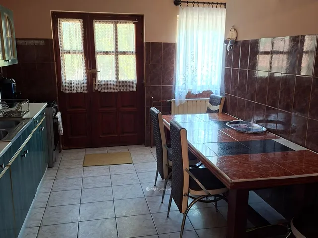 Eladó ház Szabadszállás, Központ környéke 138 nm
