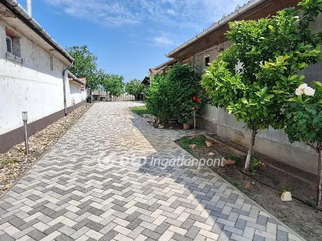 Eladó ház Kiskőrös, Fő út 140 nm