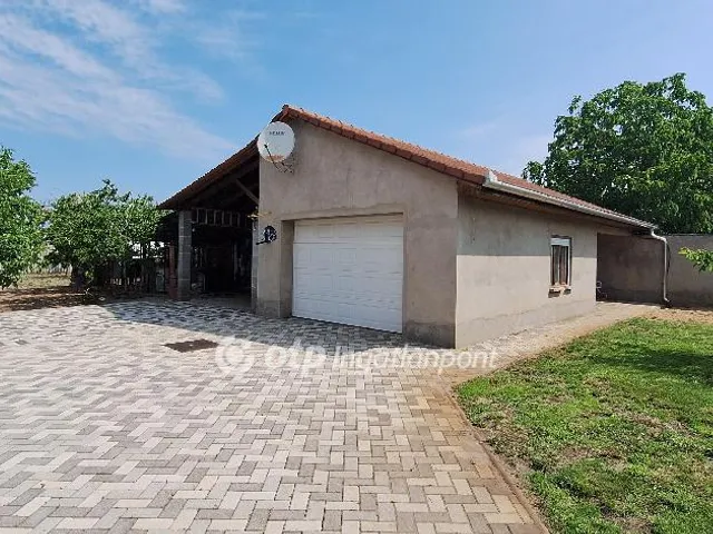 Eladó ház Kiskőrös, Fő út 140 nm