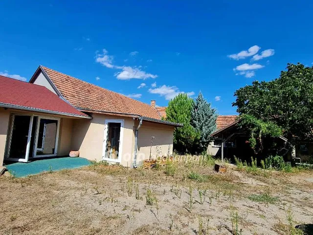 Eladó mezőgazdasági ingatlan Kiskőrös 210 nm