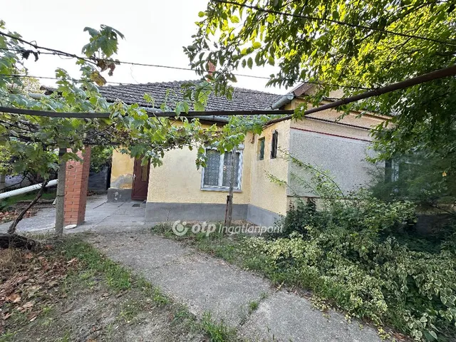 Eladó ház Bátya 83 nm