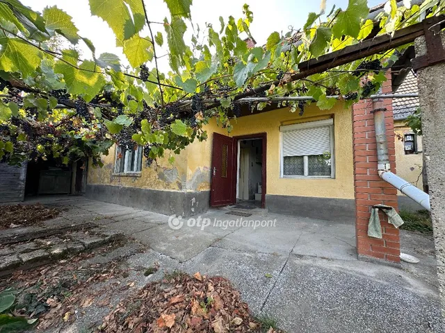 Eladó ház Bátya 83 nm