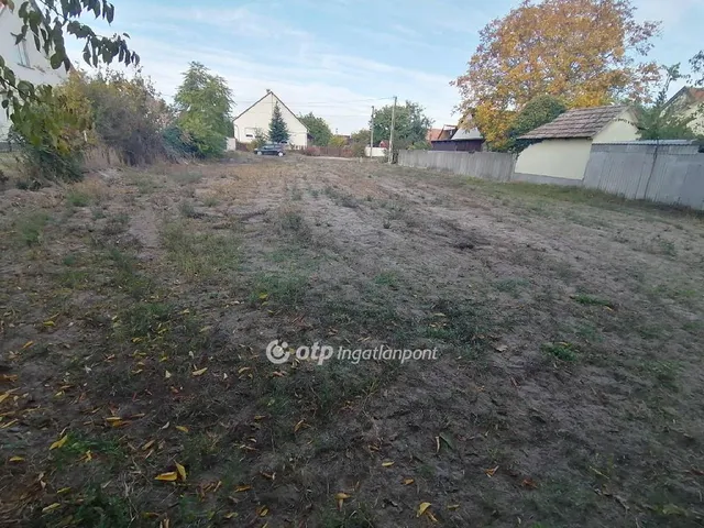 Eladó telek Kiskőrös 732 nm