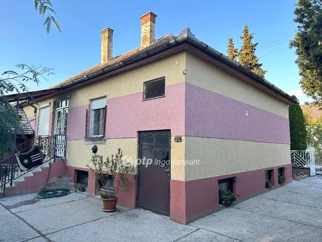 Eladó ház Bátya 160 nm