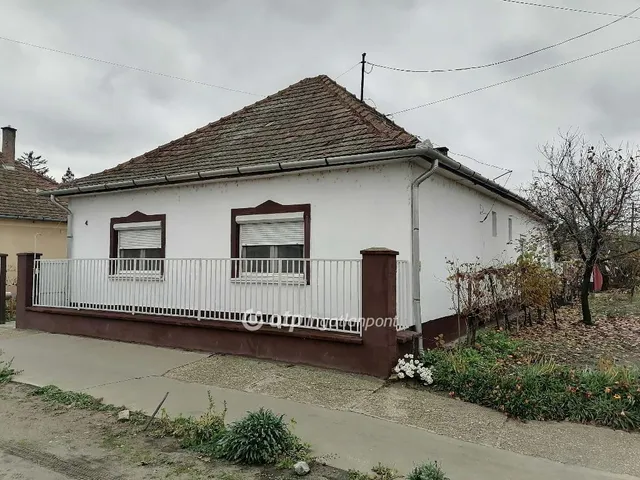 Eladó ház Akasztó 82 nm
