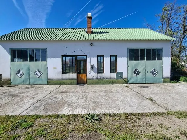 Eladó kereskedelmi és ipari ingatlan Szabadszállás 88 nm