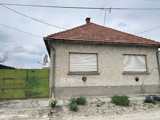 Eladó ház Bátya 100 nm