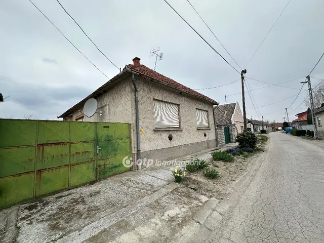 Eladó ház Bátya 100 nm