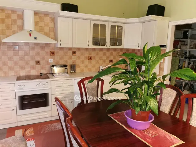 Eladó lakás Kiskőrös 100 nm