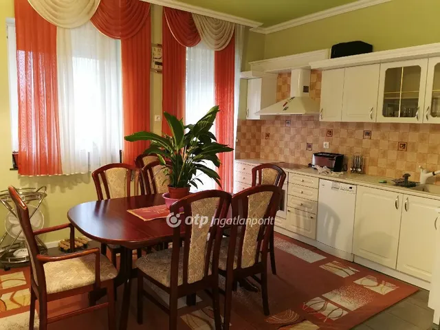 Eladó lakás Kiskőrös 100 nm