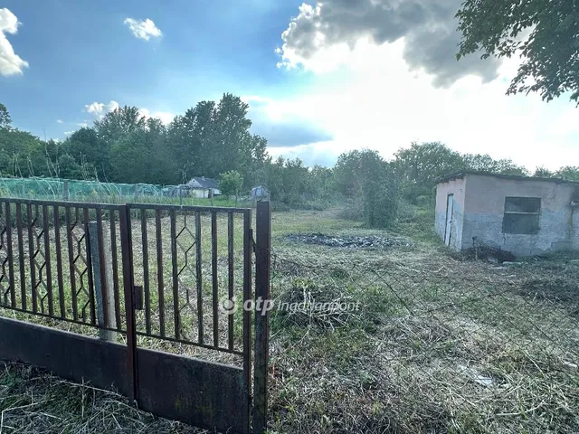 Eladó telek Kalocsa 1086 nm