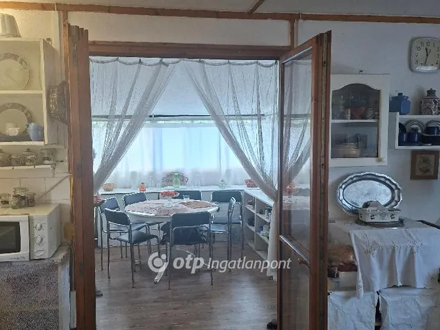 Eladó nyaraló Kunpeszér 48 nm