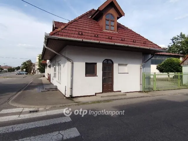 Kiadó kereskedelmi és ipari ingatlan Kiskőrös 105 nm