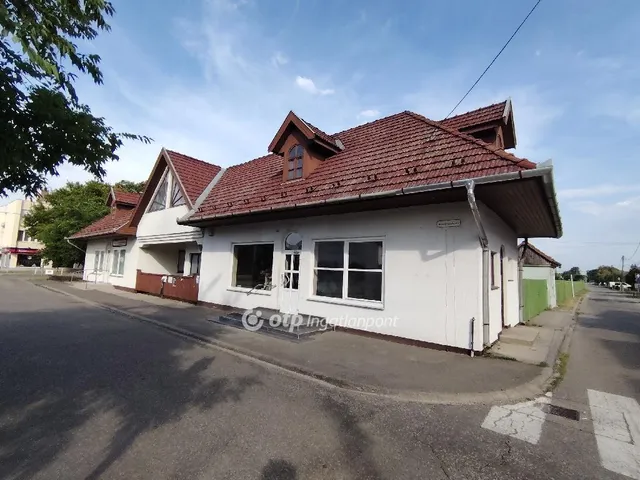 Eladó kereskedelmi és ipari ingatlan Kiskőrös 105 nm
