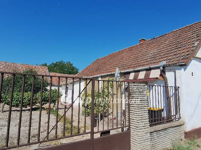 Eladó ház Szakmár 38 nm