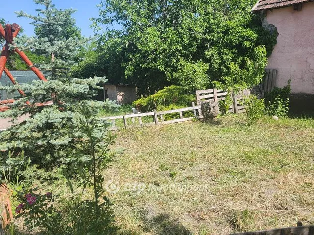 Eladó mezőgazdasági ingatlan Kunpeszér 77 nm