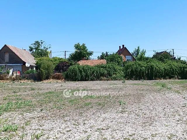 Eladó telek Dömsöd, Lakóövezet 7548 nm