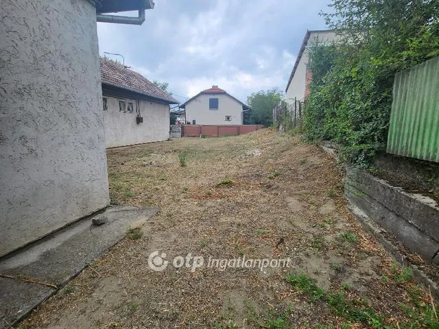 Eladó kereskedelmi és ipari ingatlan Gyál, központi 132 nm