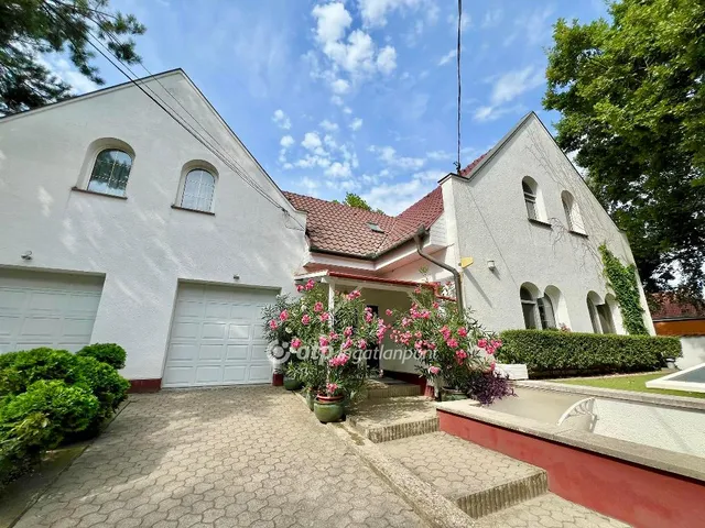 Eladó ház Százhalombatta 322 nm