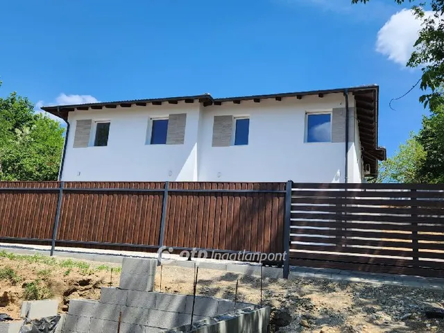 Eladó lakás Pécel 90 nm