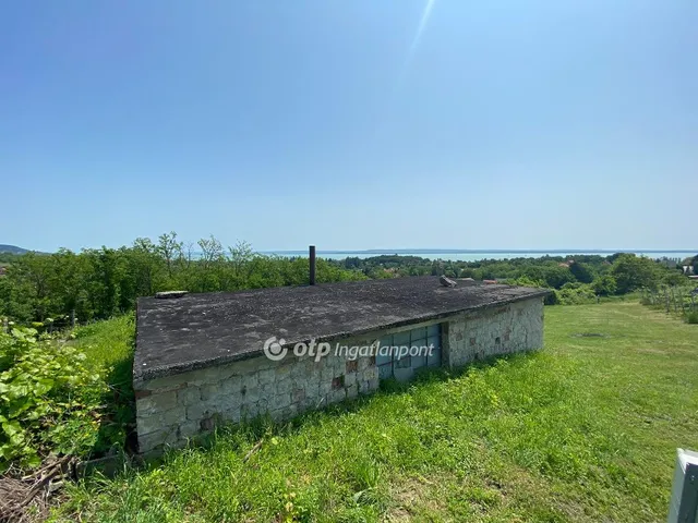 Eladó telek Ábrahámhegy, csendes zsákutca 3548 nm